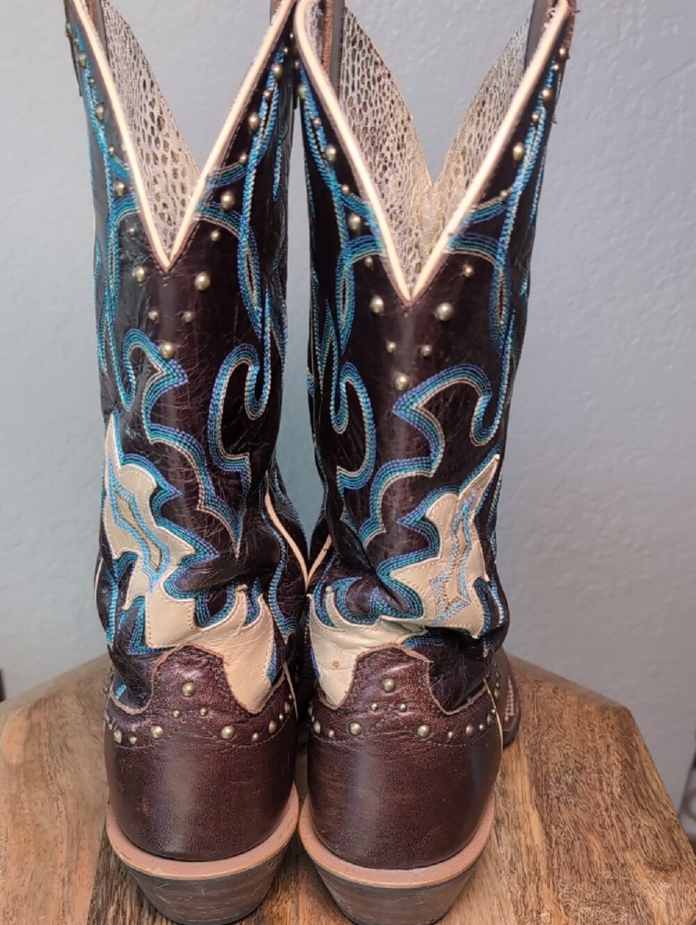 Ariat Leather Western Cowgirl Boots with Blue and Cream Embroidery - Picture 8 of 14
